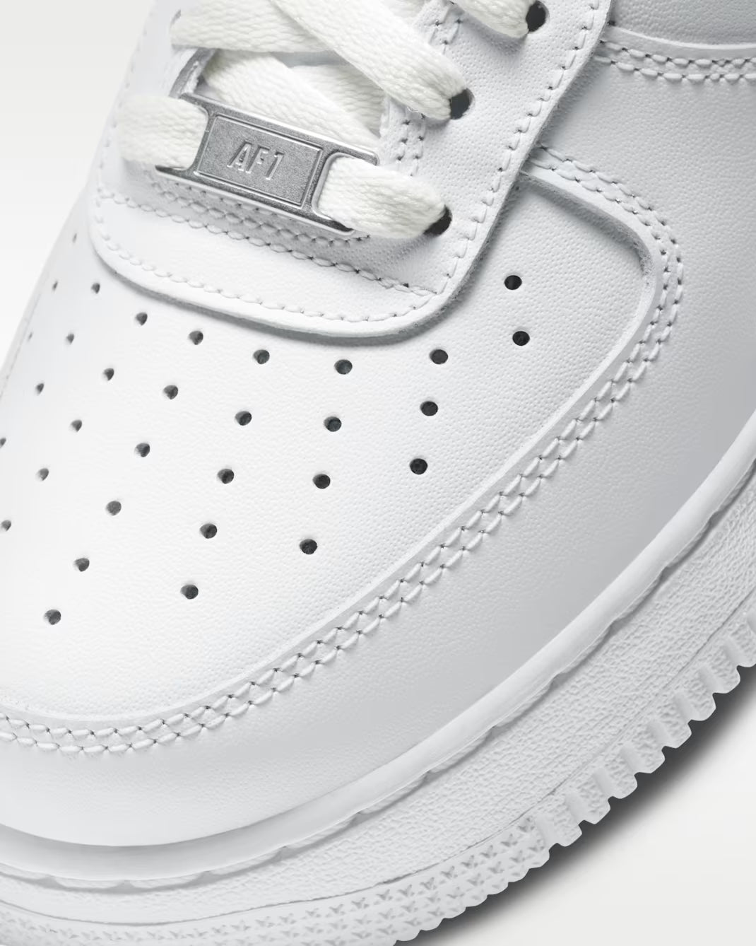 NIKE AIR FORCE 1 '07
