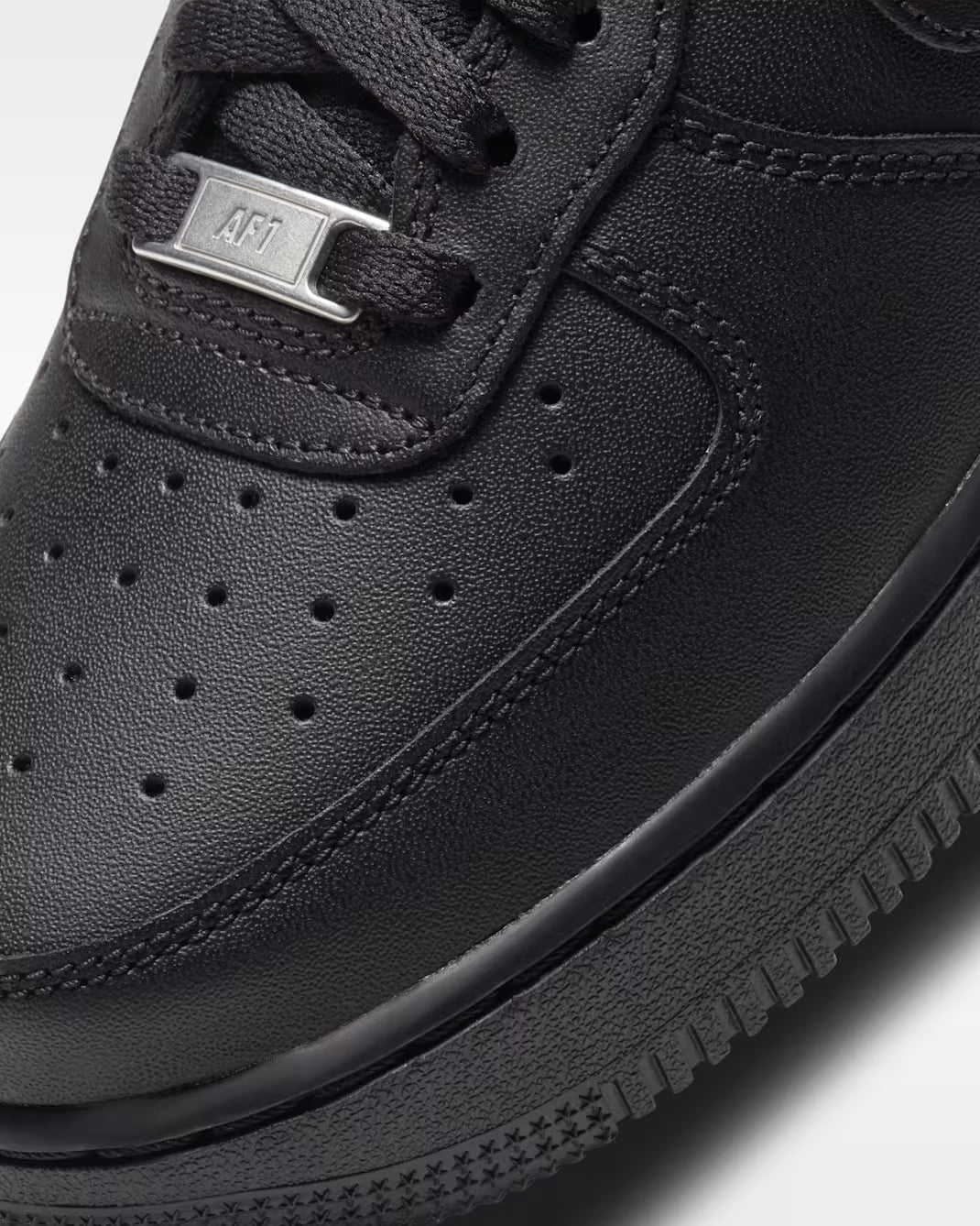 NIKE AIR FORCE 1 '07