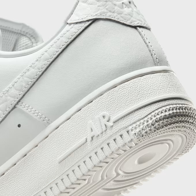 NIKE AIR FORCE 1 '07 LO